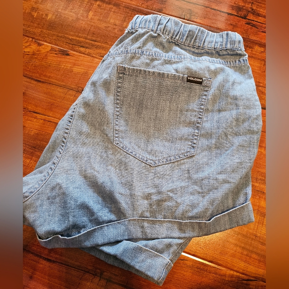 Volcom shorts
